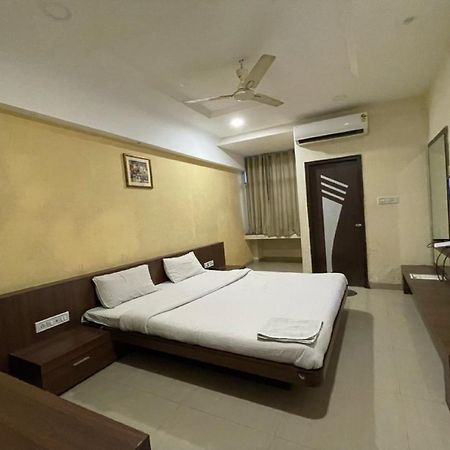 Collection O 84499 Hotel Nakshatra Inn Indore Bagian luar foto