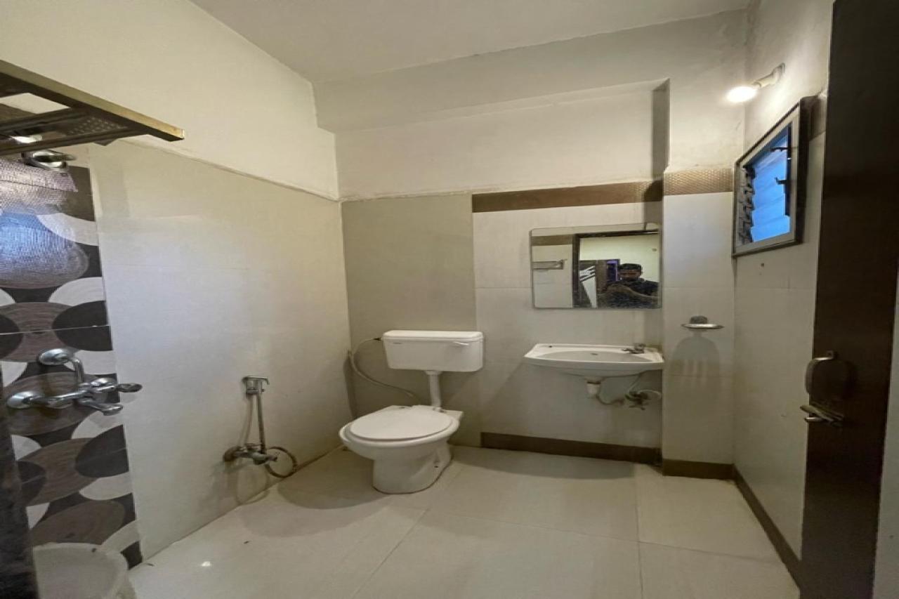 Collection O 84499 Hotel Nakshatra Inn Indore Bagian luar foto